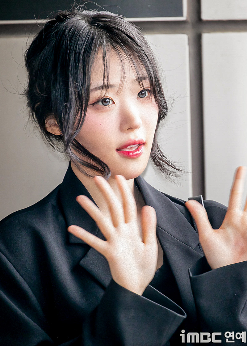 [포토] QWER 히나, 자이언트 베이비