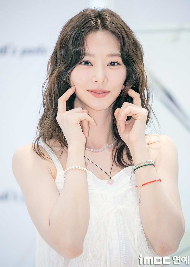 [포토] 이주빈, 일요일에 만난 '목요일 섬 미녀'