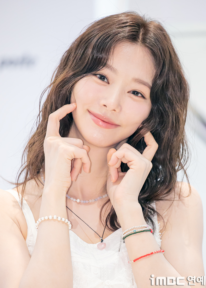 [포토] 이주빈, 일요일에 만난 '목요일 섬 미녀'
