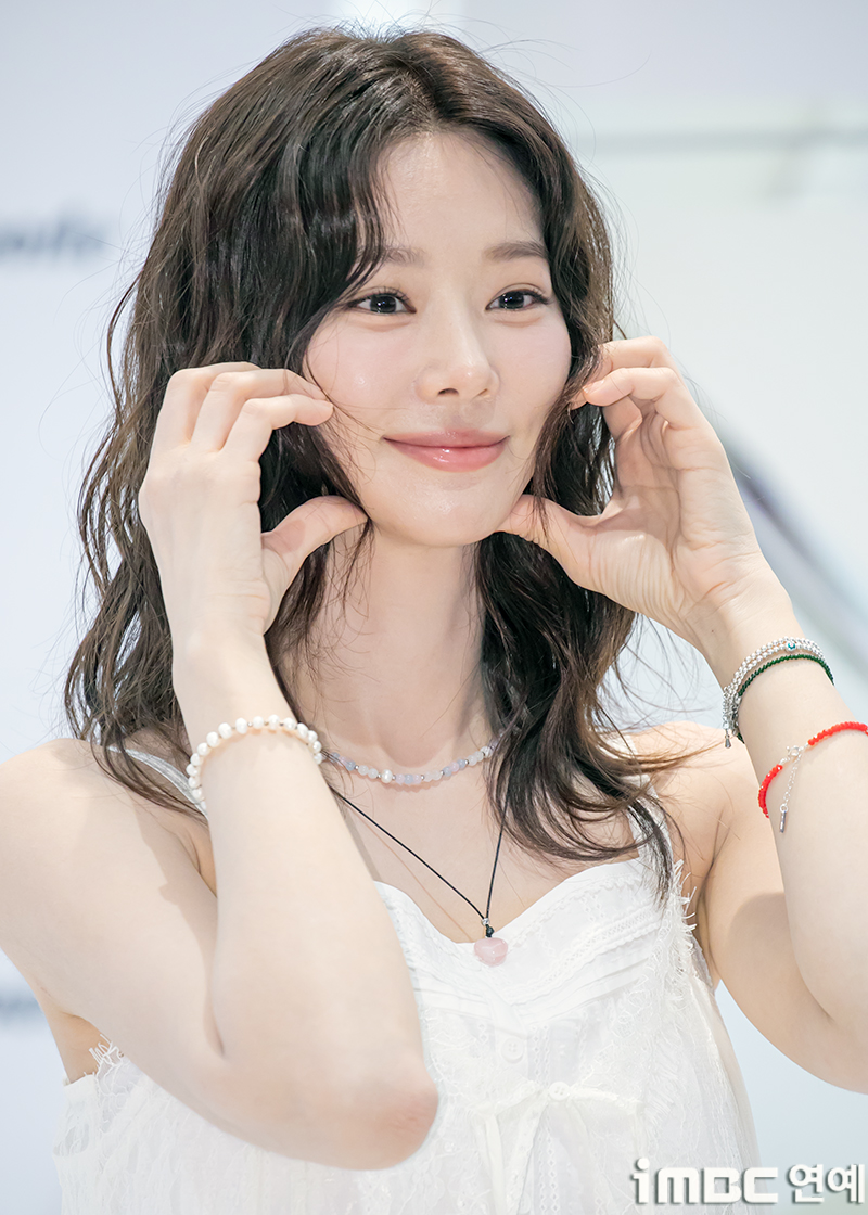 [포토] 이주빈, 일요일에 만난 '목요일 섬 미녀'