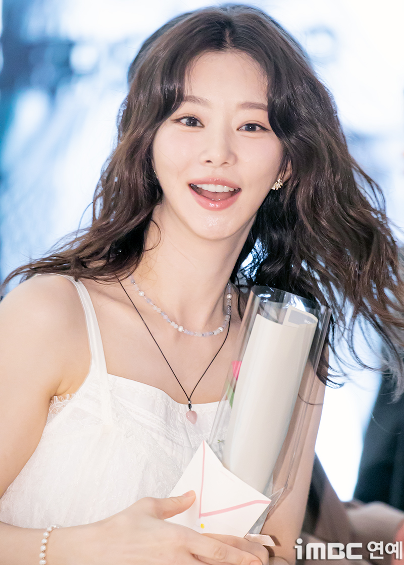 [포토] 이주빈, 일요일에 만난 '목요일 섬 미녀'