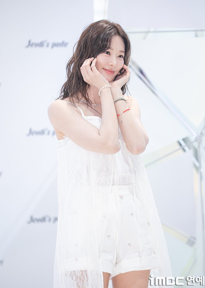 [포토] 이주빈, 일요일에 만난 '목요일 섬 미녀'