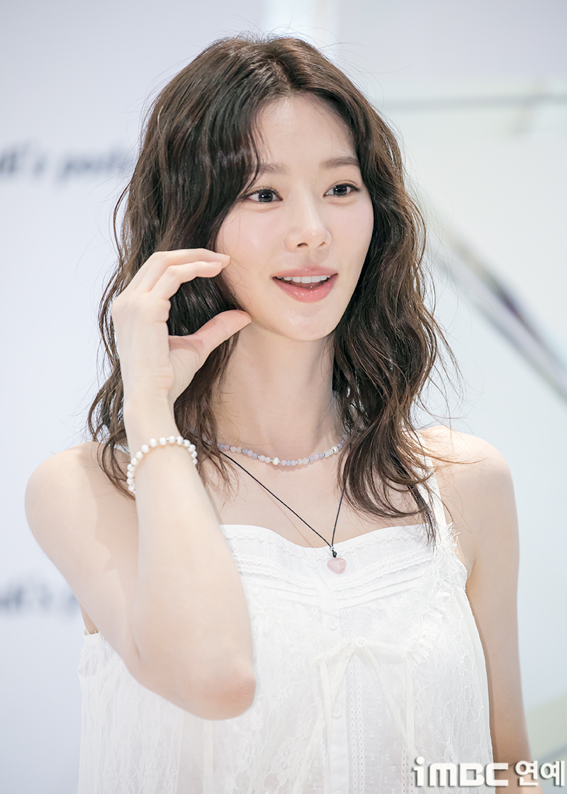 [포토] 이주빈, 일요일에 만난 '목요일 섬 미녀'