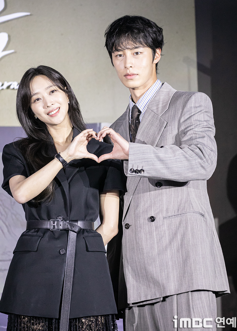 [포토] 조보아 이재욱, 남다른 커플 하트