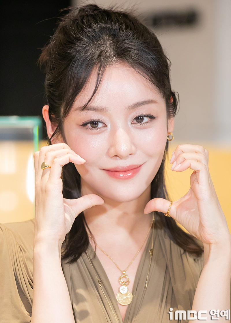 [포토] 차주영, 볼빨간 번뇌
