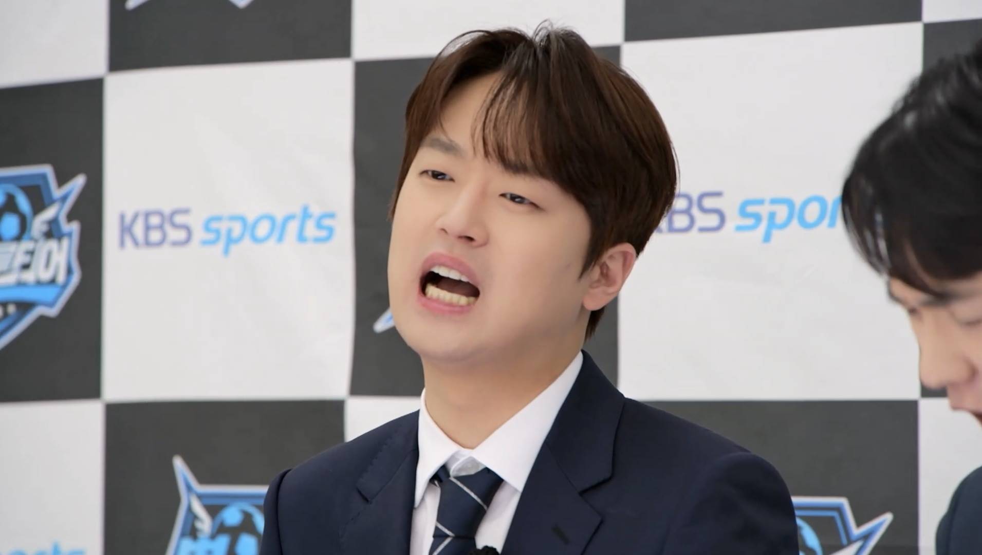 이찬원 "방송 나가도 돼?"…이영표, 전 여친 지인 폭로에 당황 (뽈룬티어)