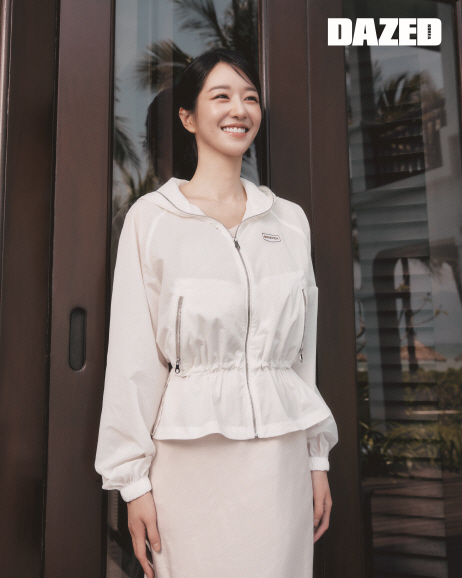 서예지, 다낭에서 펼치는 꿈결 같은 여름 화보…천상의 미소!