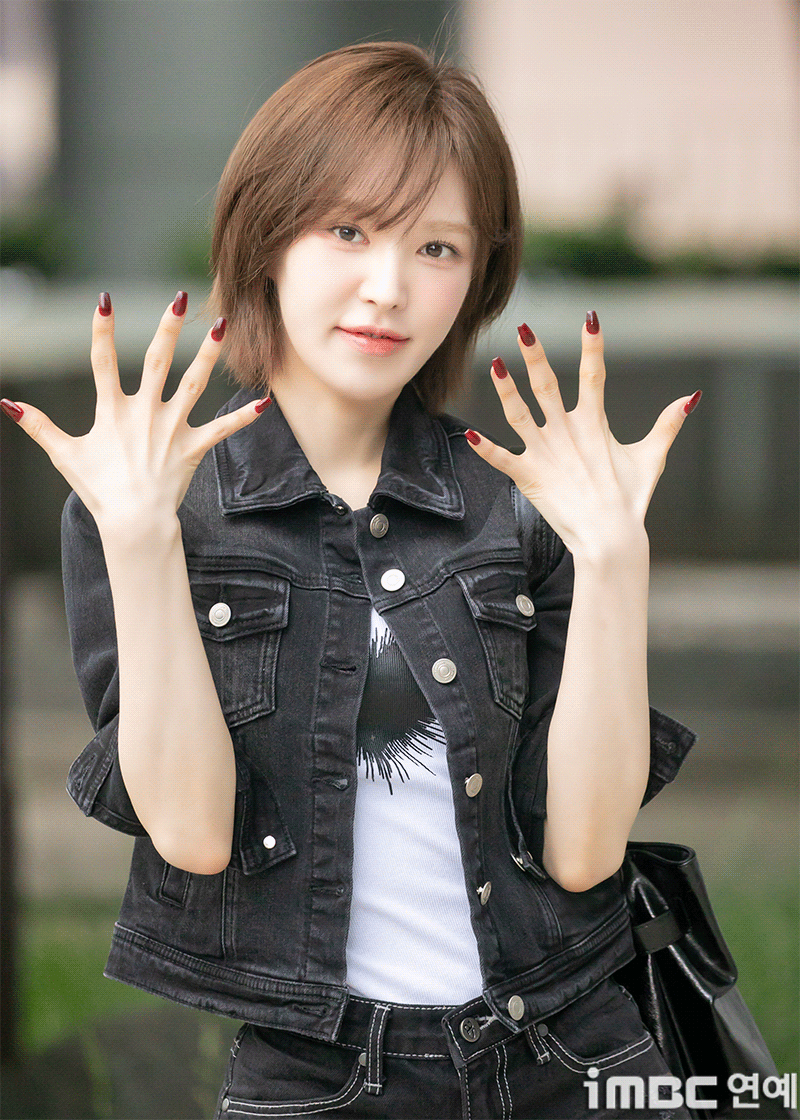 [움짤] 웬디, Like Rockstar 출근길