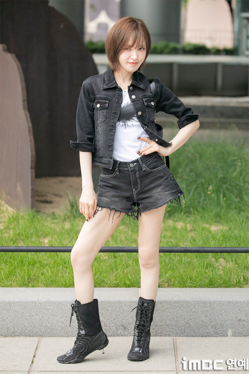 [움짤] 웬디, Like Rockstar 출근길