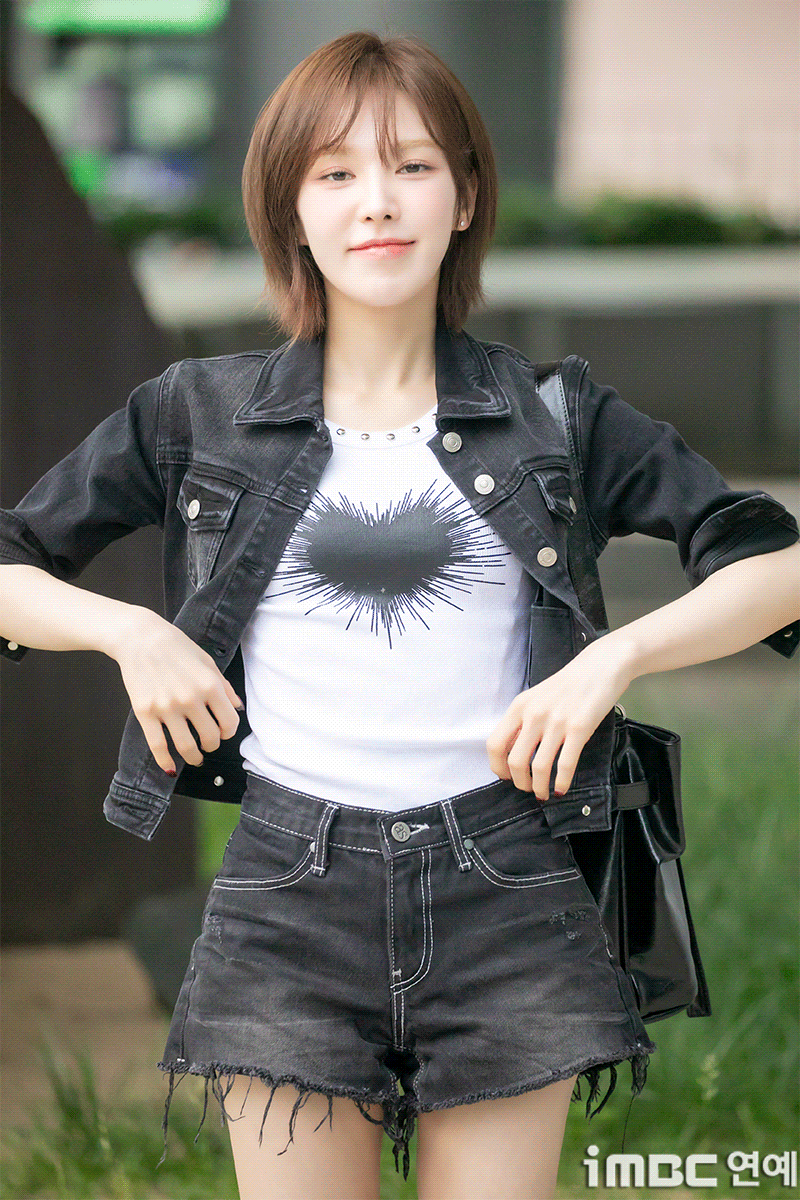 [움짤] 웬디, Like Rockstar 출근길