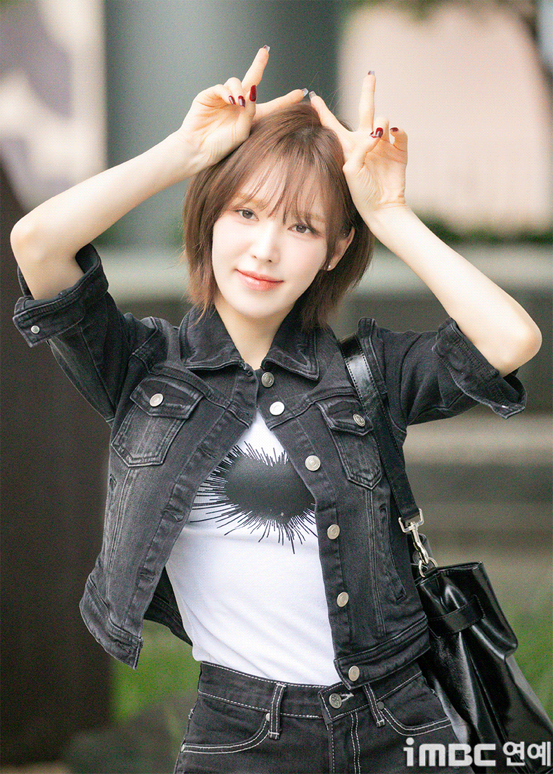 [움짤] 웬디, Like Rockstar 출근길