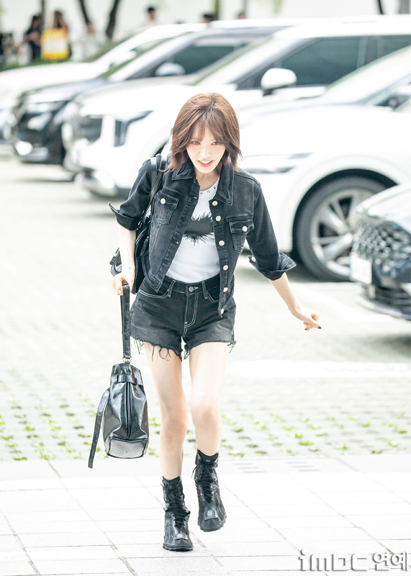 [움짤] 웬디, Like Rockstar 출근길