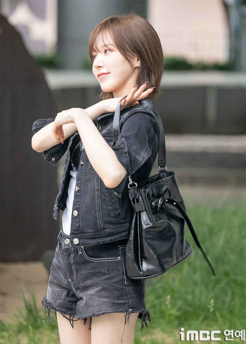[움짤] 웬디, Like Rockstar 출근길