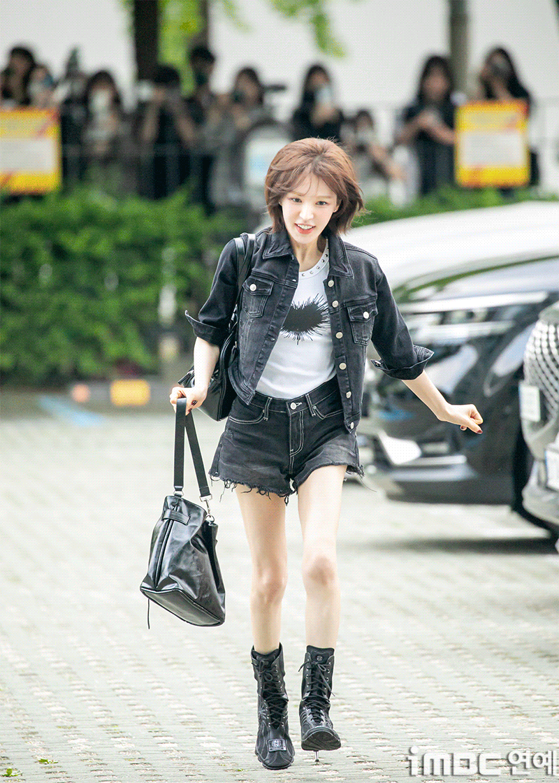 [움짤] 웬디, Like Rockstar 출근길