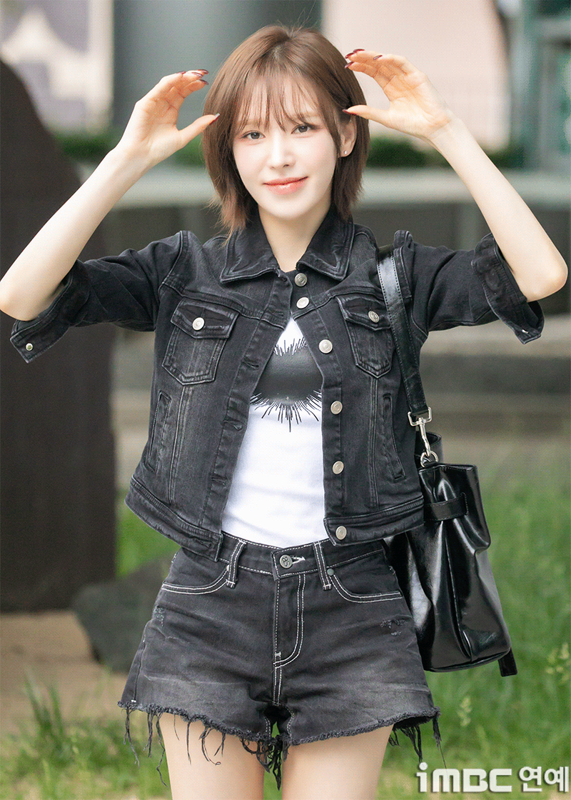 [움짤] 웬디, Like Rockstar 출근길