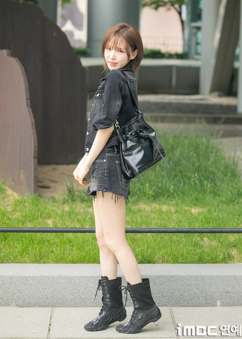 [움짤] 웬디, Like Rockstar 출근길