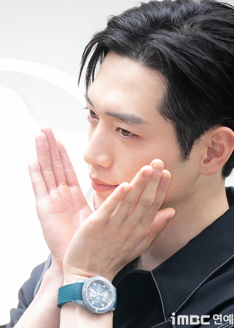 [포토] 서강준, 몽글몽글 꽃받침