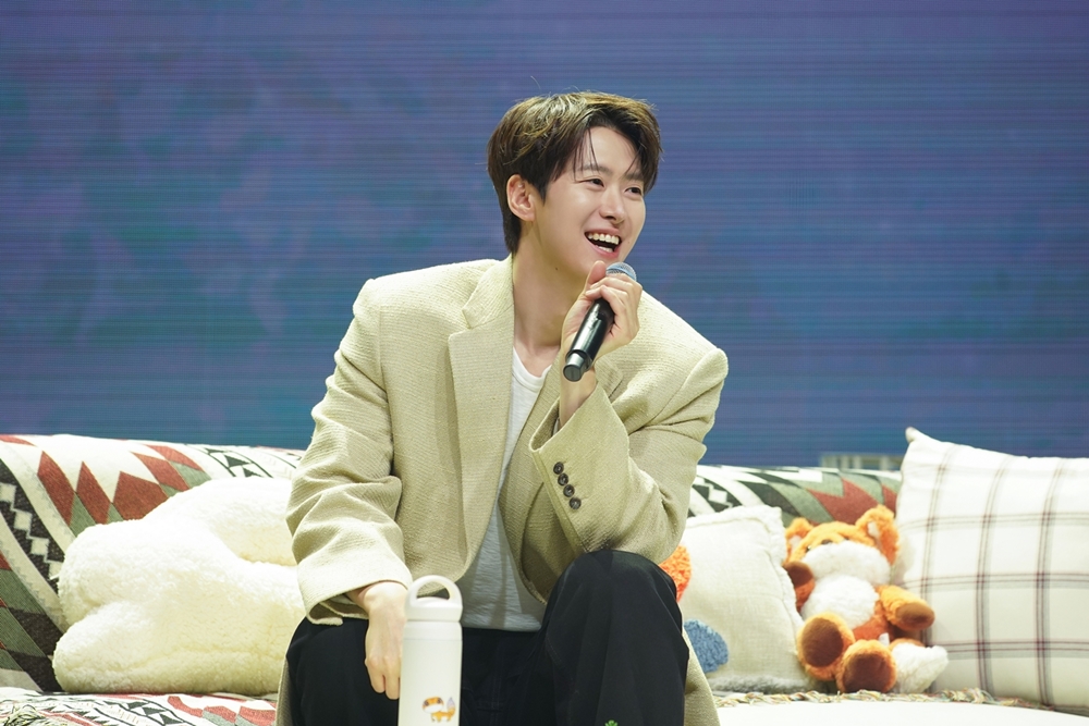 공명, 데뷔 12년만 첫 한국 단독 팬미팅 성료…NCT 도영 깜짝 등장