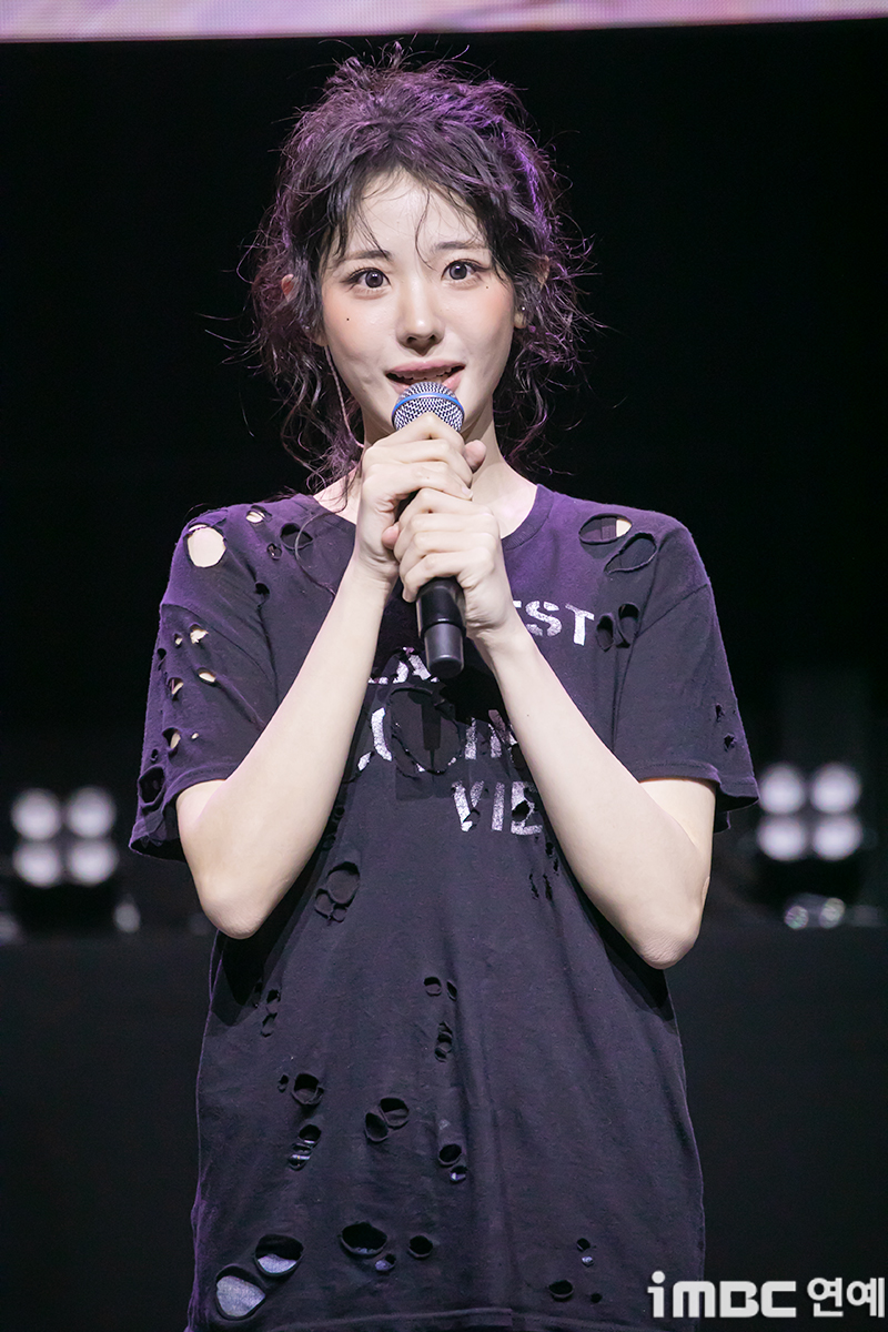 [움짤] QWER 히나, C'est la vie 냥뇽녕냥