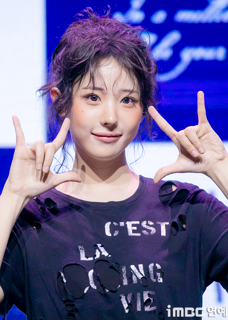 [움짤] QWER 히나, C'est la vie 냥뇽녕냥