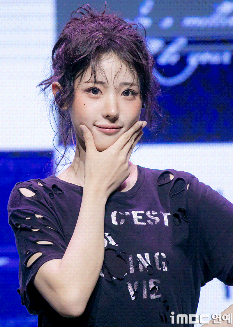 [움짤] QWER 히나, C'est la vie 냥뇽녕냥