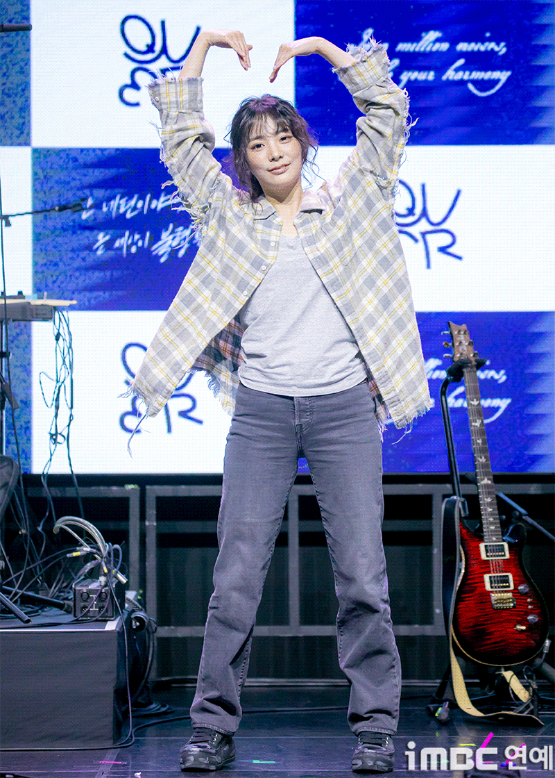 [움짤] QWER 시연, 감수성 넘치는 서사
