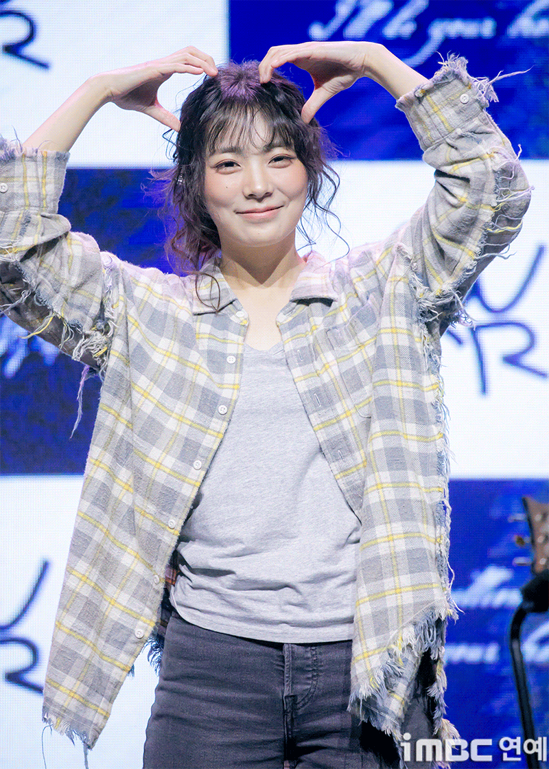 [움짤] QWER 시연, 감수성 넘치는 서사