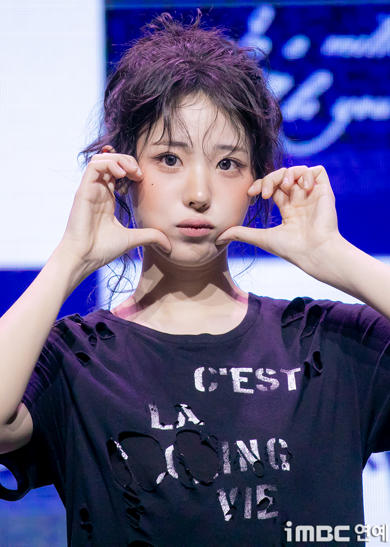 [움짤] QWER 히나, C'est la vie 냥뇽녕냥