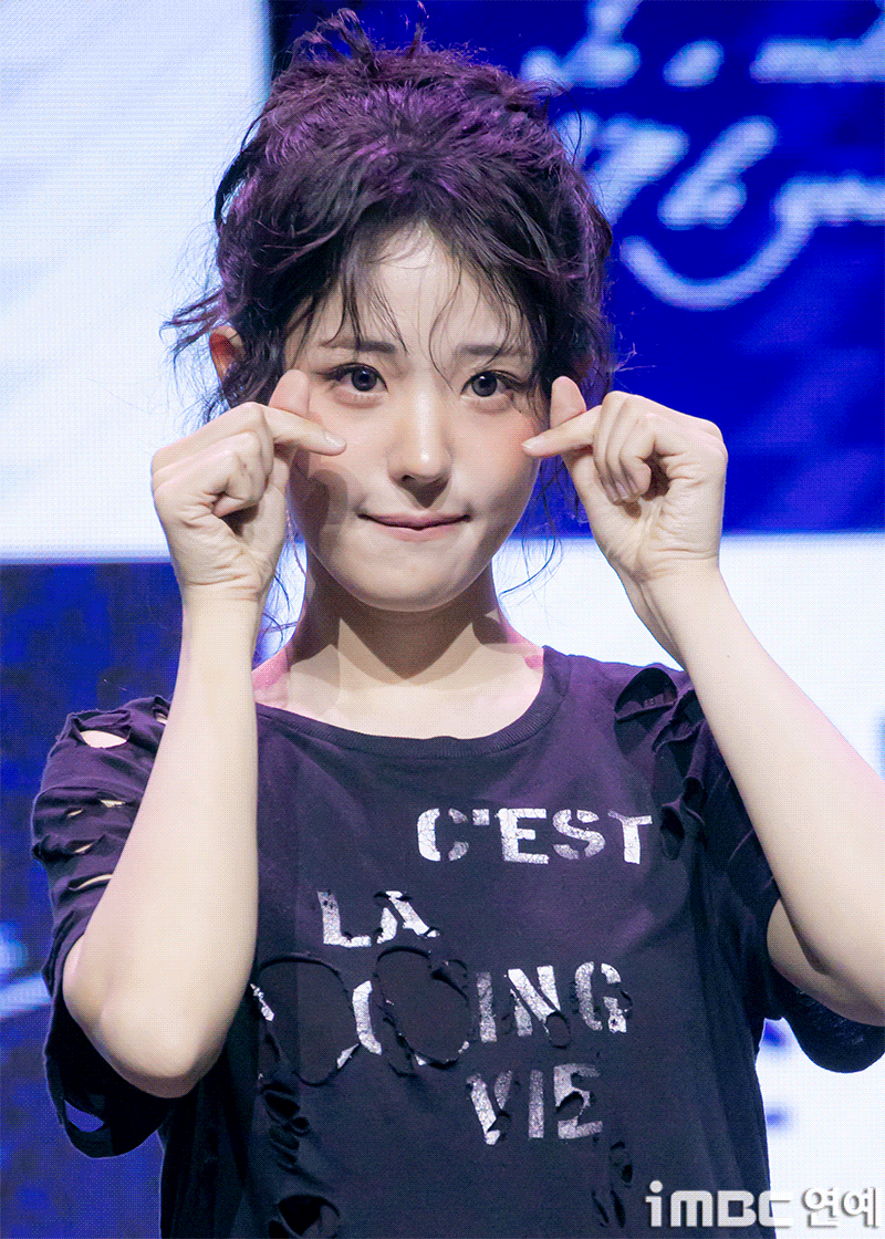 [움짤] QWER 히나, C'est la vie 냥뇽녕냥