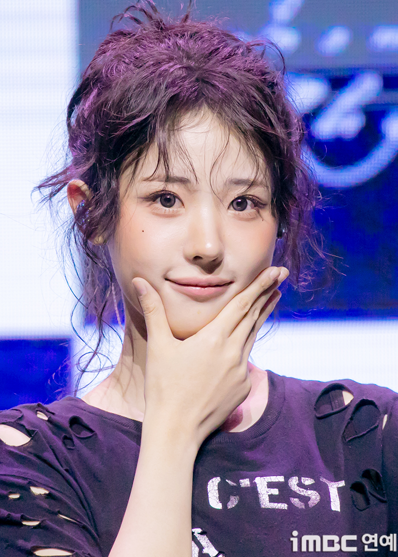 [움짤] QWER 히나, C'est la vie 냥뇽녕냥