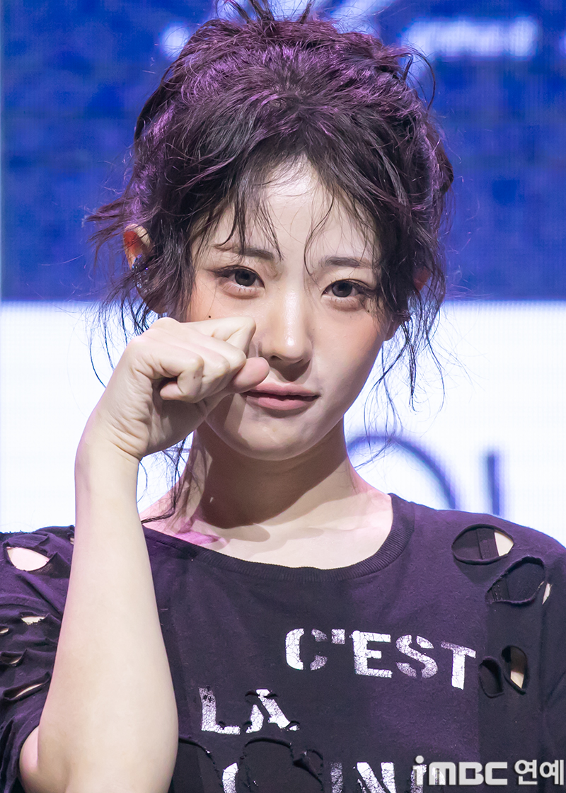 [움짤] QWER 히나, C'est la vie 냥뇽녕냥