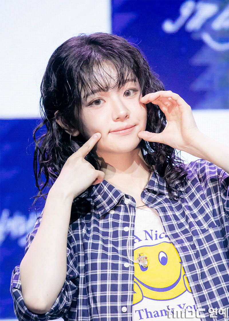 [움짤] QWER 쵸단, 큐티 스마일 러블리
