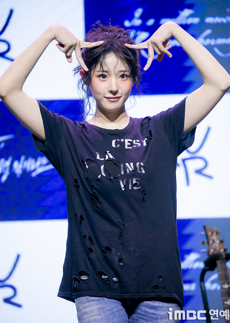 [움짤] QWER 히나, C'est la vie 냥뇽녕냥