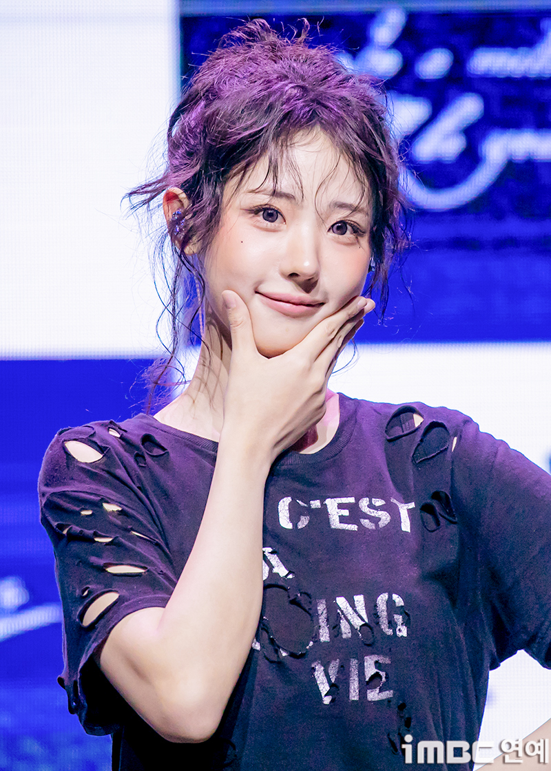 [움짤] QWER 히나, C'est la vie 냥뇽녕냥