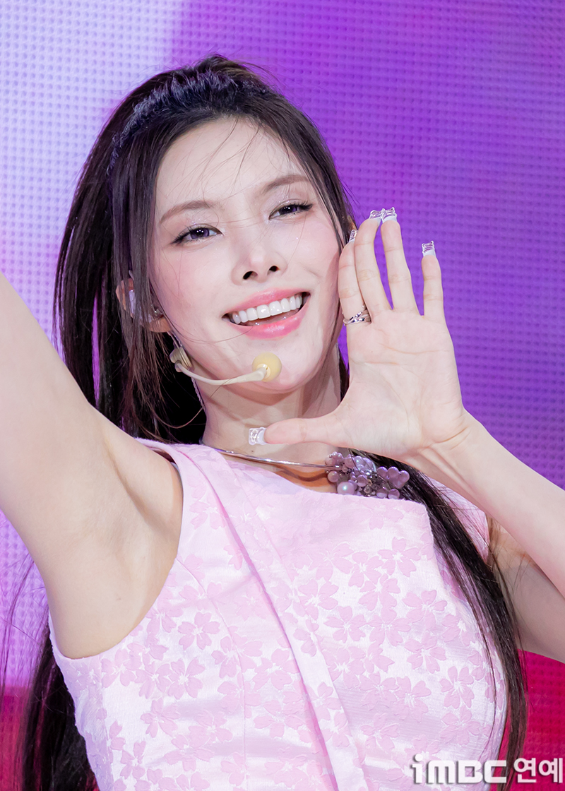[포토] 아일릿 윤아, 시원시원한 무대