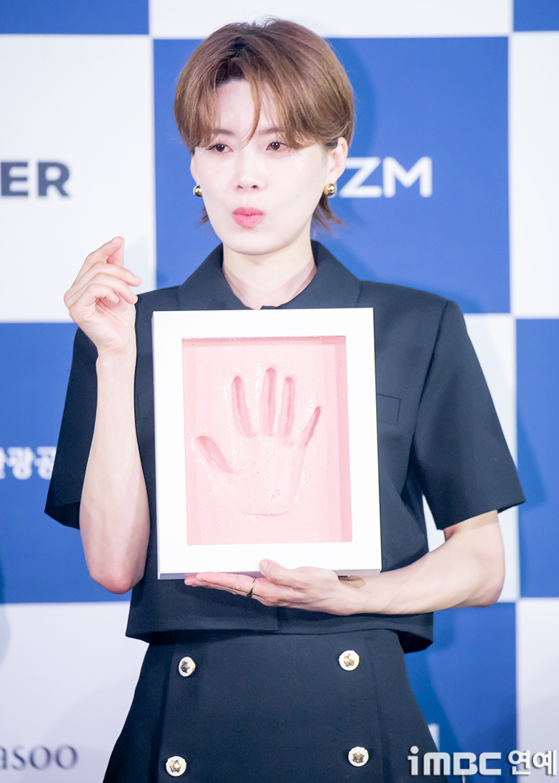 [포토] 신동엽, 장도연 싸인 단 3줄