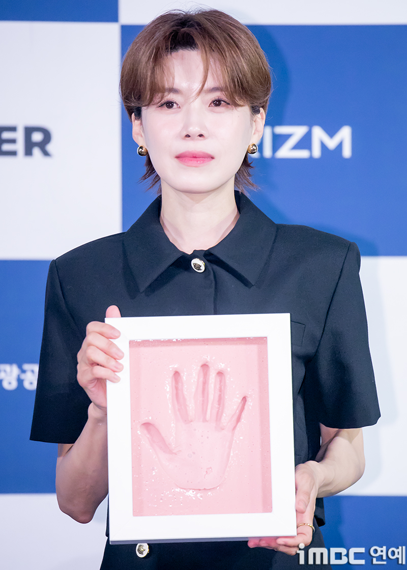 [포토] 신동엽, 장도연 싸인 단 3줄