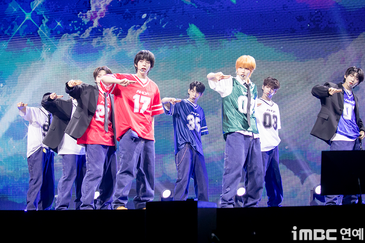 방탄소년단을 넘어! 아홉(AHOF), 'WHO WE ARE' 데뷔…'글로벌 무대 장악' 당찬 포부
