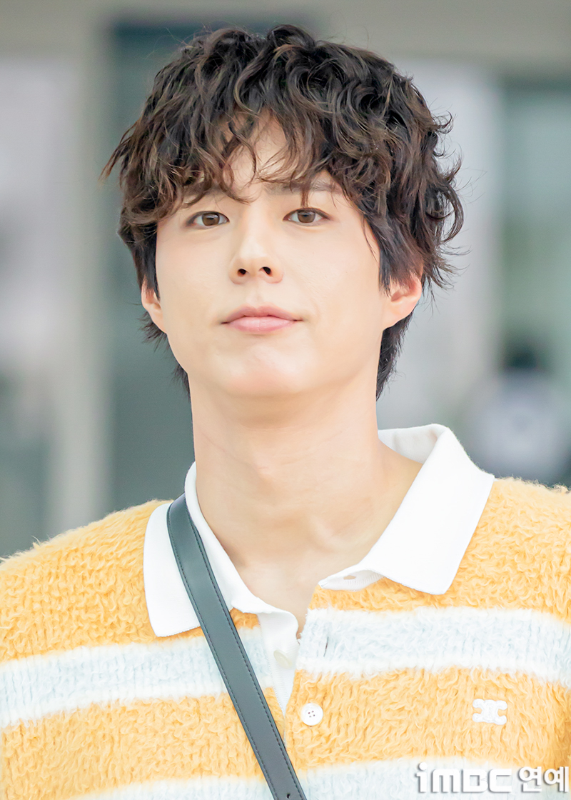 박보검, 공항부터 남다른 비주얼! 굿보이 스타일로 팬심 저격