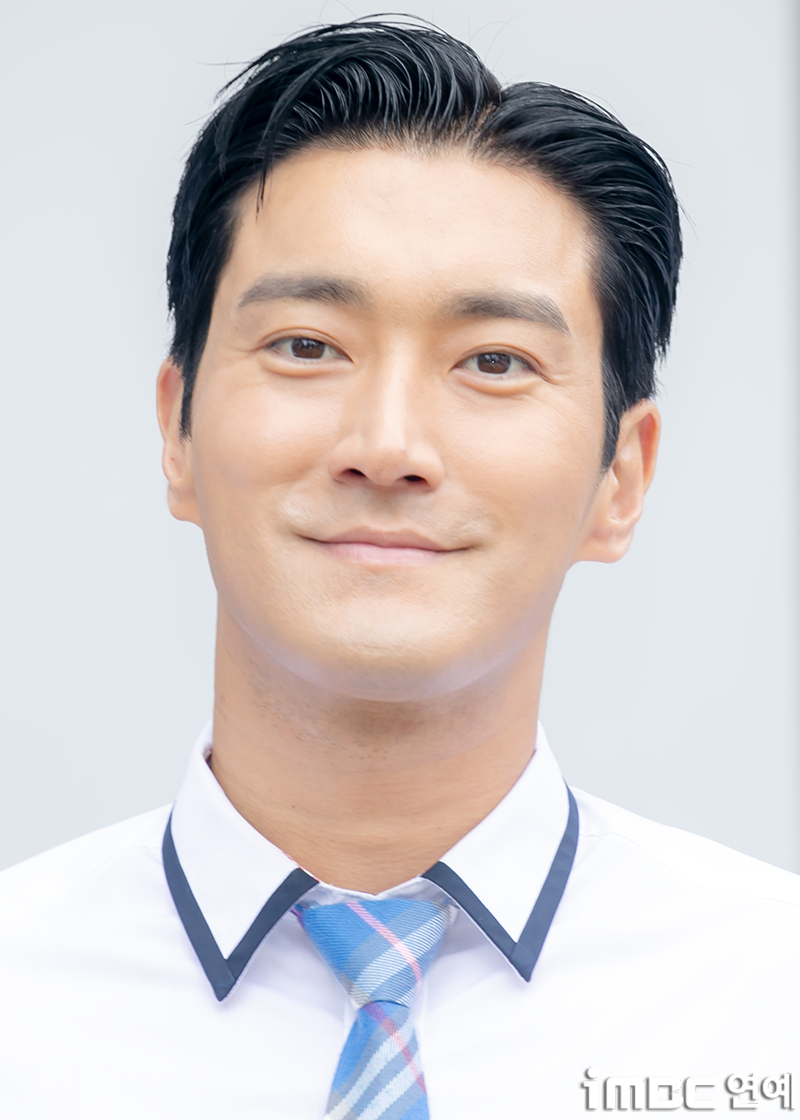 슈퍼주니어 시원, ‘아는 형님’ 녹화 현지 공개! 20주년 컴백 기념 9인 완전체 교복 패션 화제