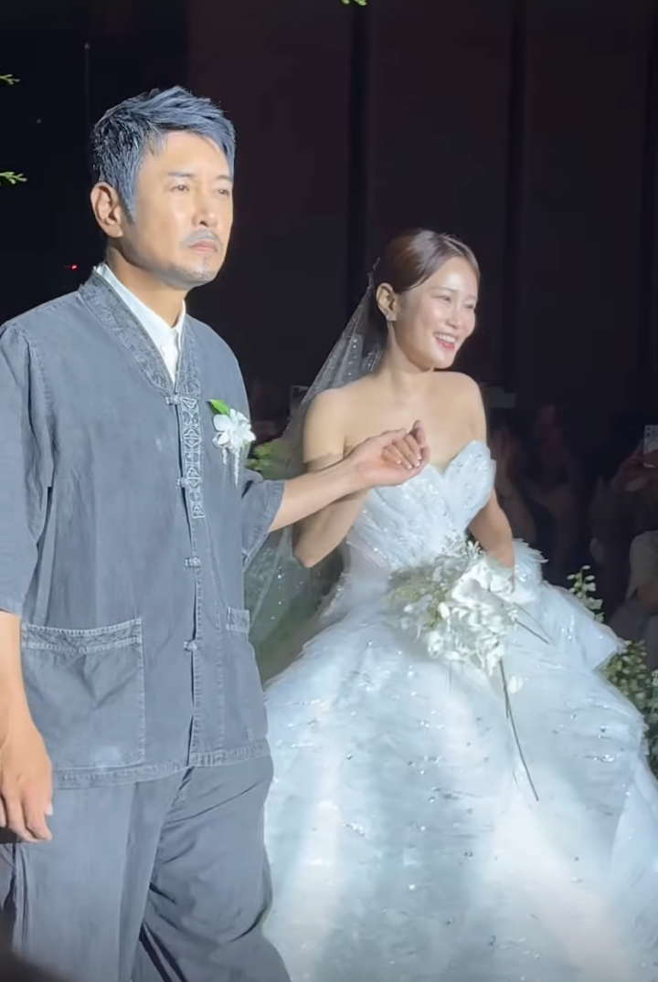 '♥김준호' 김지민, 김대희 손잡고 신부 입장 