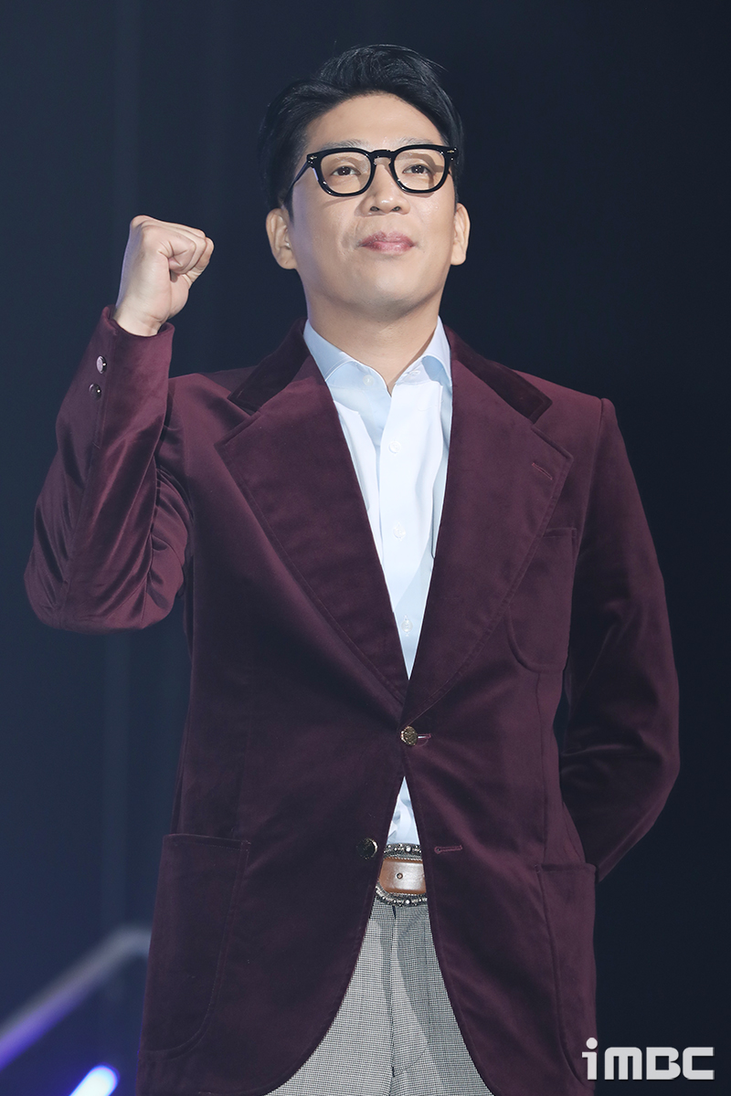 '업무배제' MC몽, 돌연 유학 발표 "신곡 내고 떠날 것" 