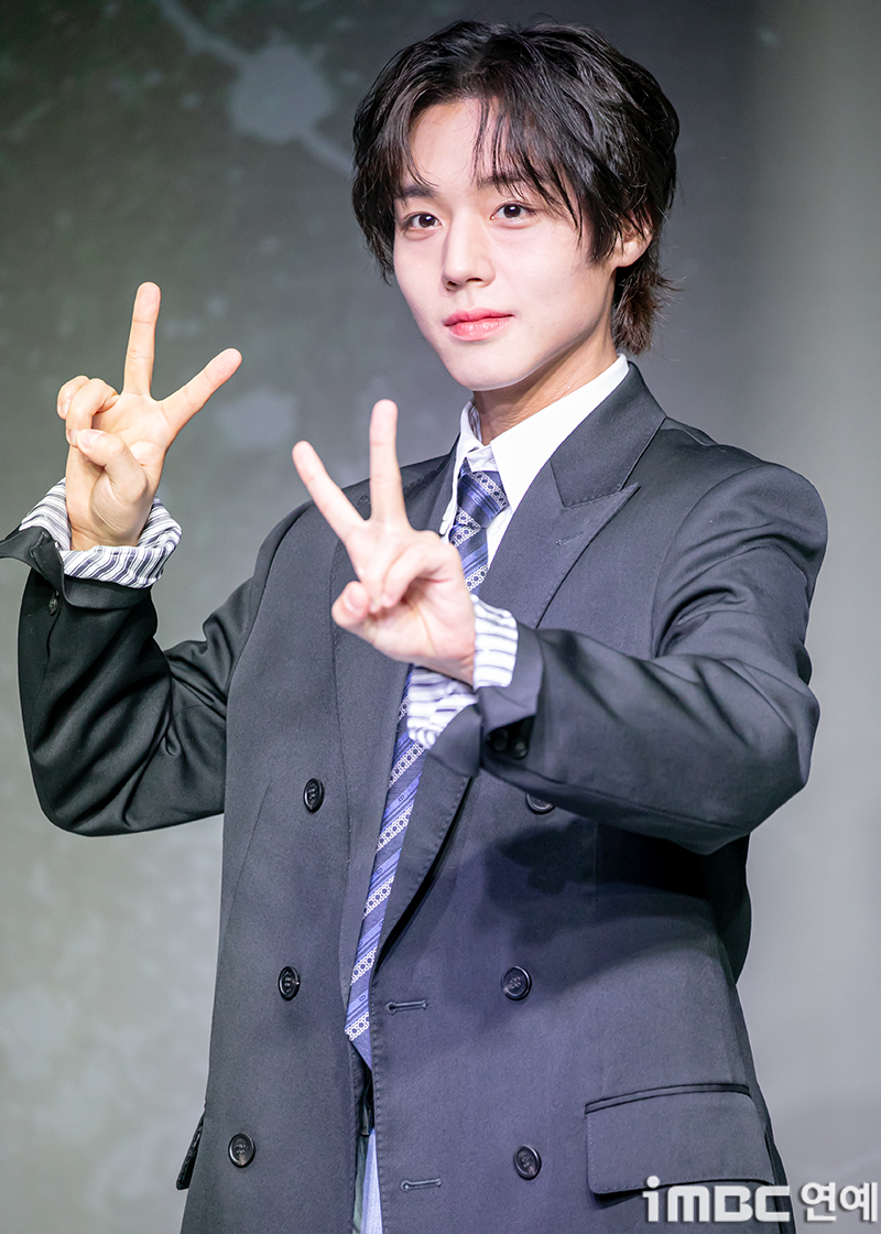 박지훈, 'iMBC 어워즈' 투표 급상승! 김선호·박진영을 위협하는 다크호스?