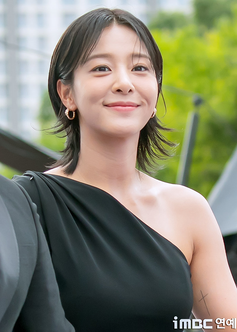 설인아, '무쇠소녀단2' 촬영 중 발목 부상 "경과 지켜볼 것" [공식입장]