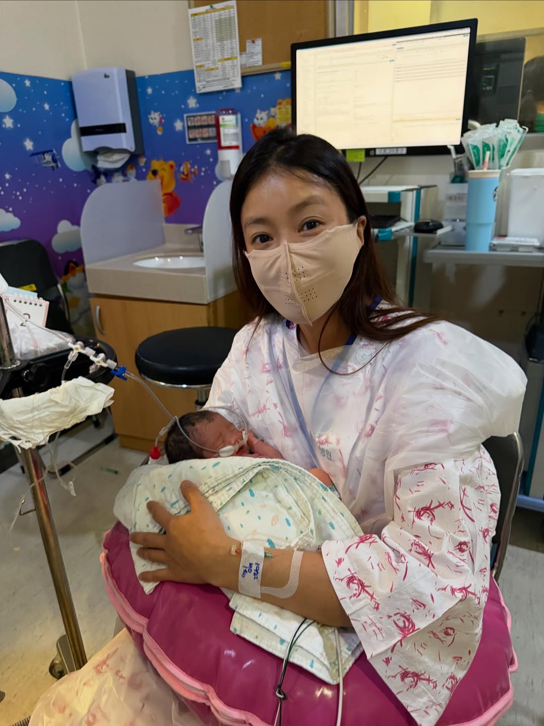 냉동배아로 전남편 아이 임신했던 이시영, 딸 출산 [소셜in]