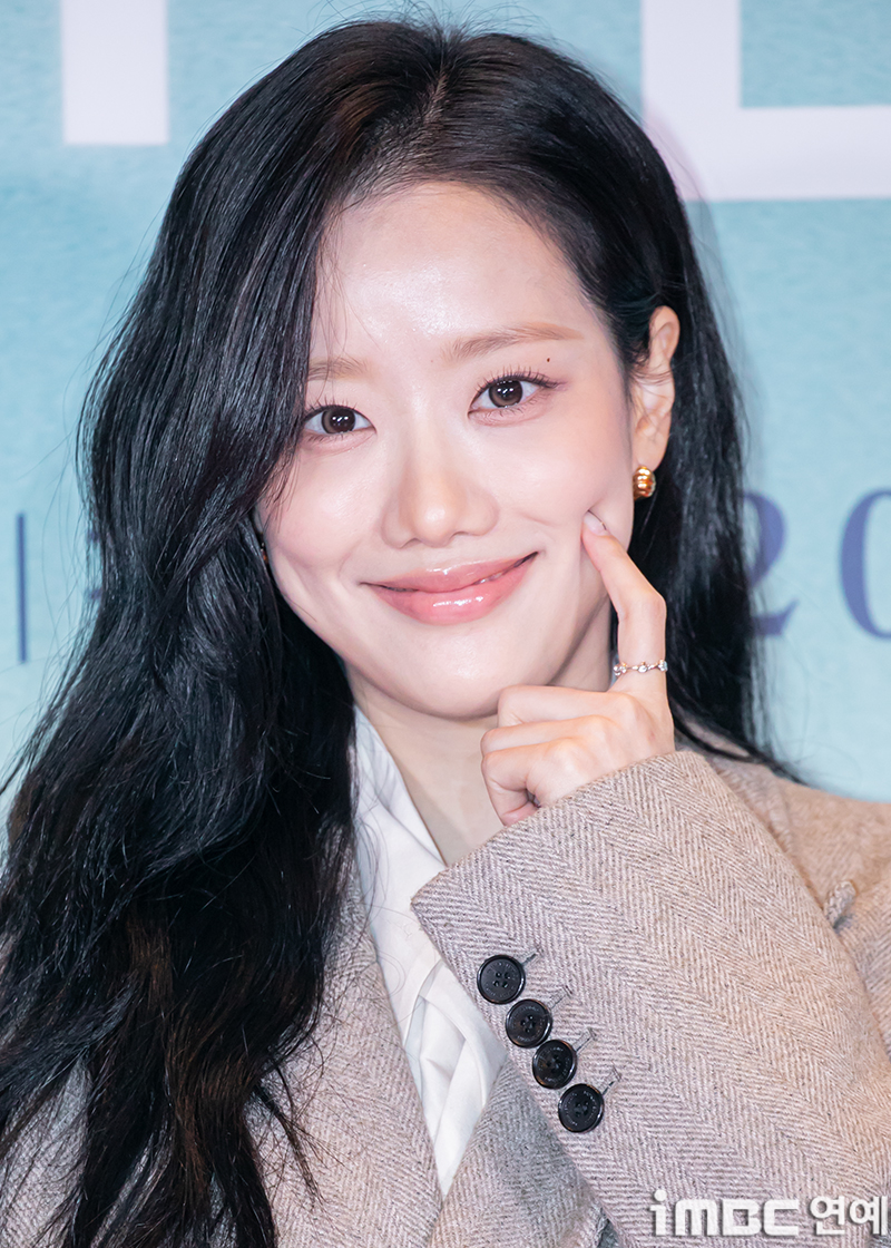 [포토] 이나은, 볼 콕