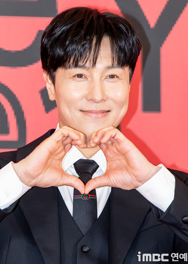 ‘폭행 피의자 응원’ 김동완 이번엔 전 매니저 작심 폭로와 법적 대응 불사 진흙탕 싸움 예고 [소셜in]
