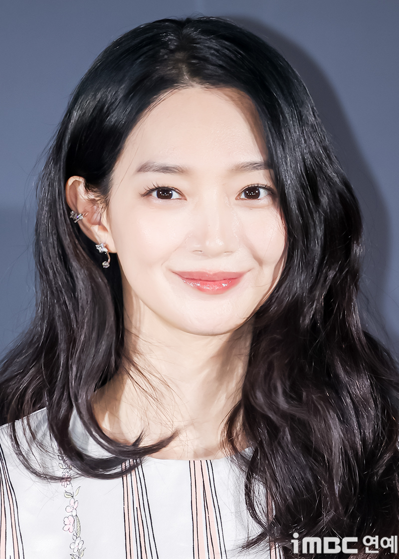 김우빈♥ 신민아, 결혼 6개월 만에 또 임신설…팬들 "과도한 추측" [소셜in]